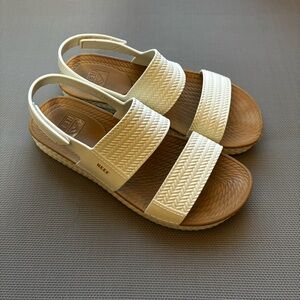 Reed Water Vista Sandal in White Size US 7 - Used